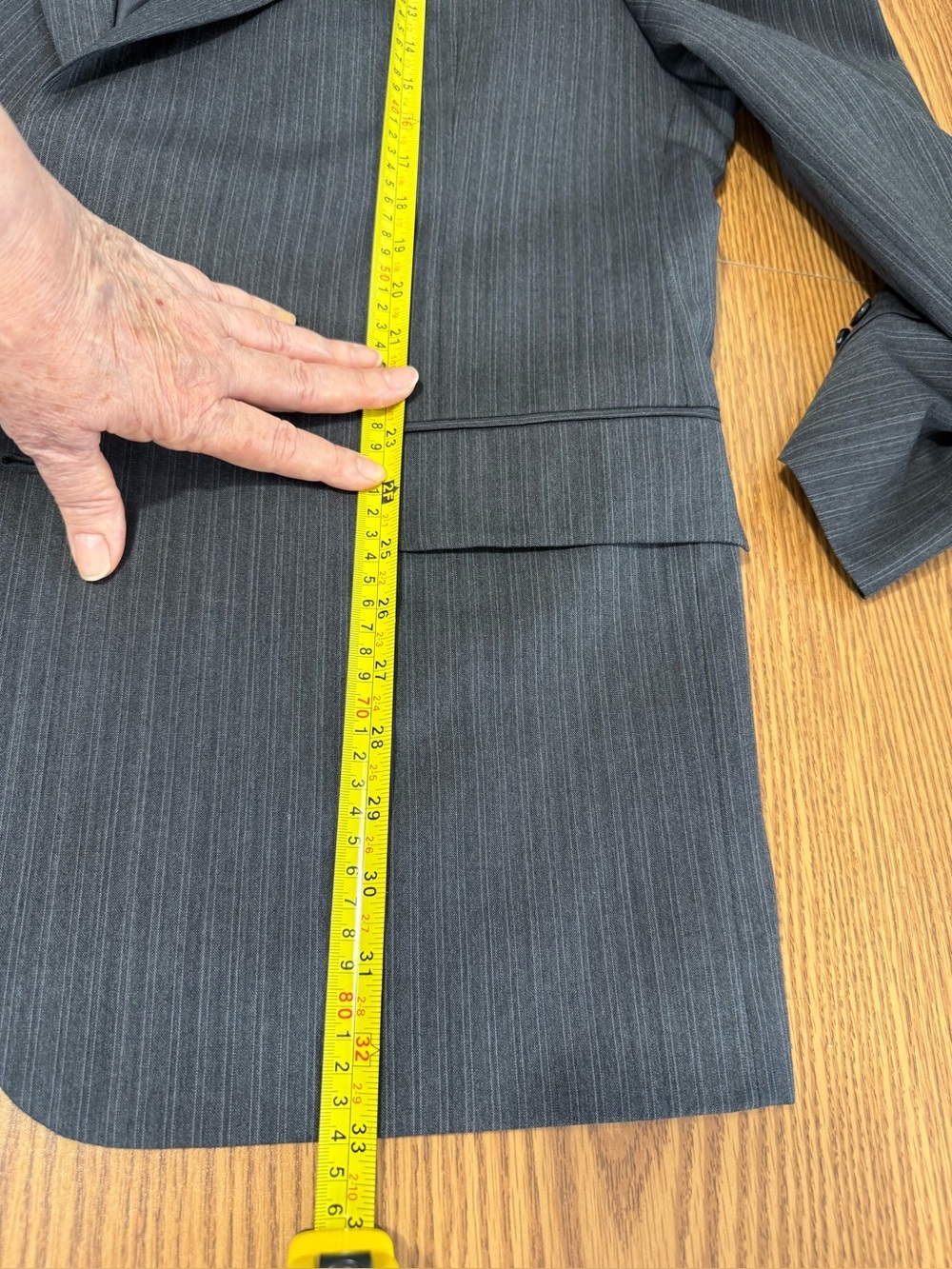 46R Jos. A Banks Suit - 2 Button Dark Gray Pin Stripe. Pants included. - Picture 7 of 15